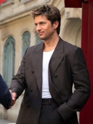Lucas Bravo Emily in Paris S05 Blazer